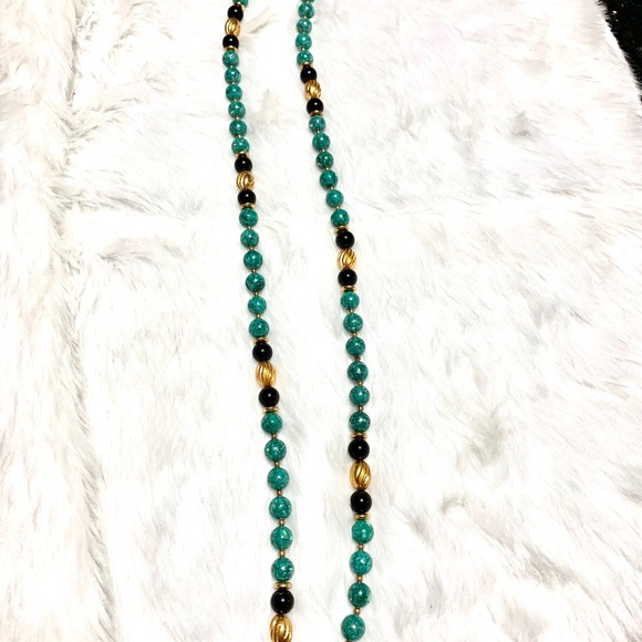 VINTAGE BLACK & TEAL GREEN NECKLACE - Picture 2 of 2